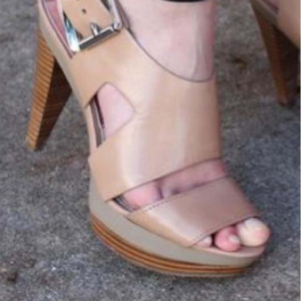 Michael Kors Carla Leather Platform Tan - Picture 5 of 5